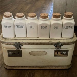 Rae Dunn spice caddy